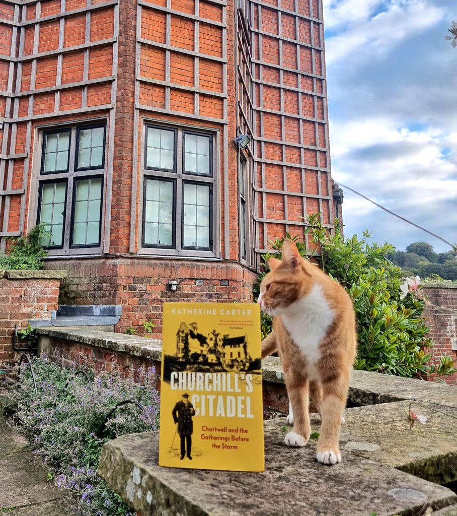 When it's both #HistoryWritersDay24 *and* #Caturday.

Jock VII of <a href="/ChartwellNT/">ChartwellNT</a> giving his sniff of approval for 'Churchill's Citadel'. 📔✌️🐈