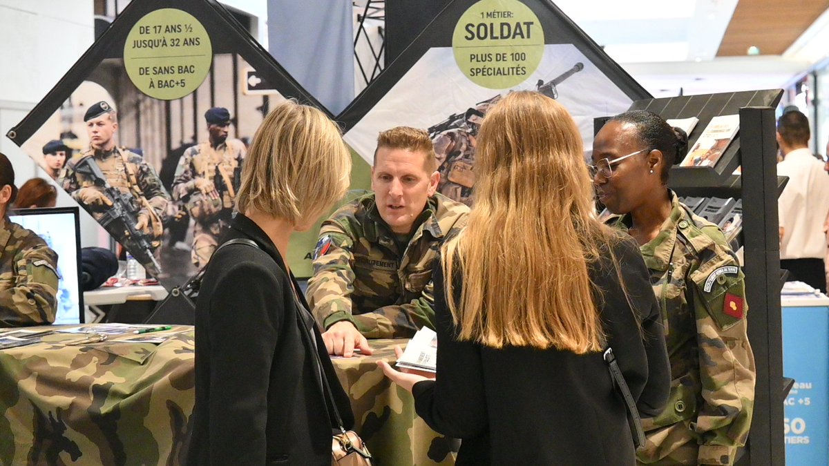 CDC_GRSNO's tweet image. 📷 #EnDirect

Vous êtes nombreux à venir rencontrer les militaires de l'@armeedeterre pour l'opération "à la rencontre des armées" au centre Alma à Rennes. 🪖

Santé, matériel, transmission, énergie opérationnelle, pompiers de Paris... Venez découvrir toutes les spécialités ! 💡