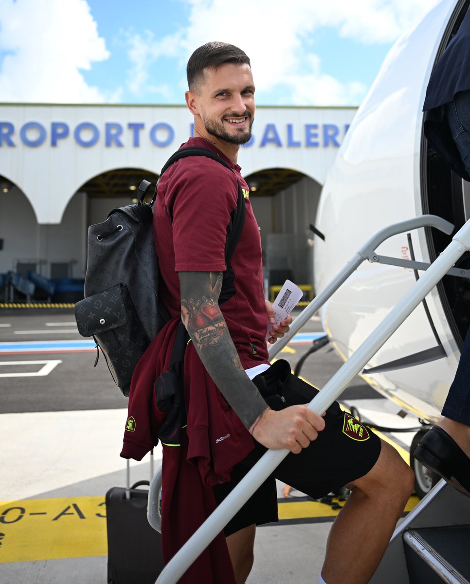 OfficialUSS1919's tweet photo. Palermo ✈️🇱🇻

#PalermoSalernitana #macteanimo #avantibersagliera #salernitana https://t.co/v0yS3ZkJfL