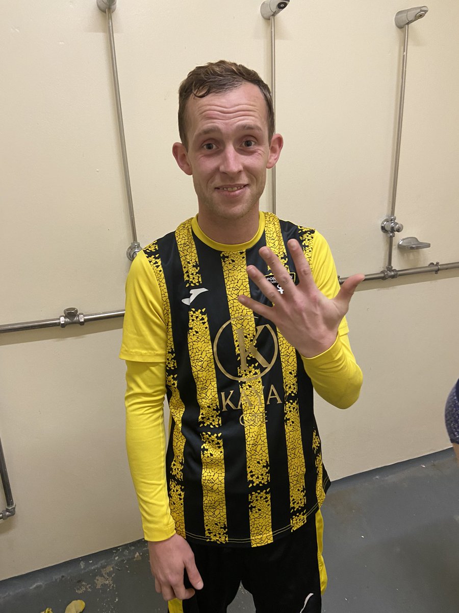 Good win this morning for the boys! 11-0 final score. Goals from:

⚽️⚽️⚽️⚽️⚽️ Chrissy
⚽️ <a href="/michaelglass09/">michael</a> 
⚽️ <a href="/Fraserwalkerr/">Frase</a> 
⚽️ <a href="/Biisset/">Biisset</a> 
⚽️ <a href="/azza0131/">azza</a> 
⚽️ Fairy
⚽️ <a href="/shaunbrown1997/">Shaun Brown</a> 

A lot of very nice football played this morning and plenty great goals! MOTM, Chrissy Stevenson!