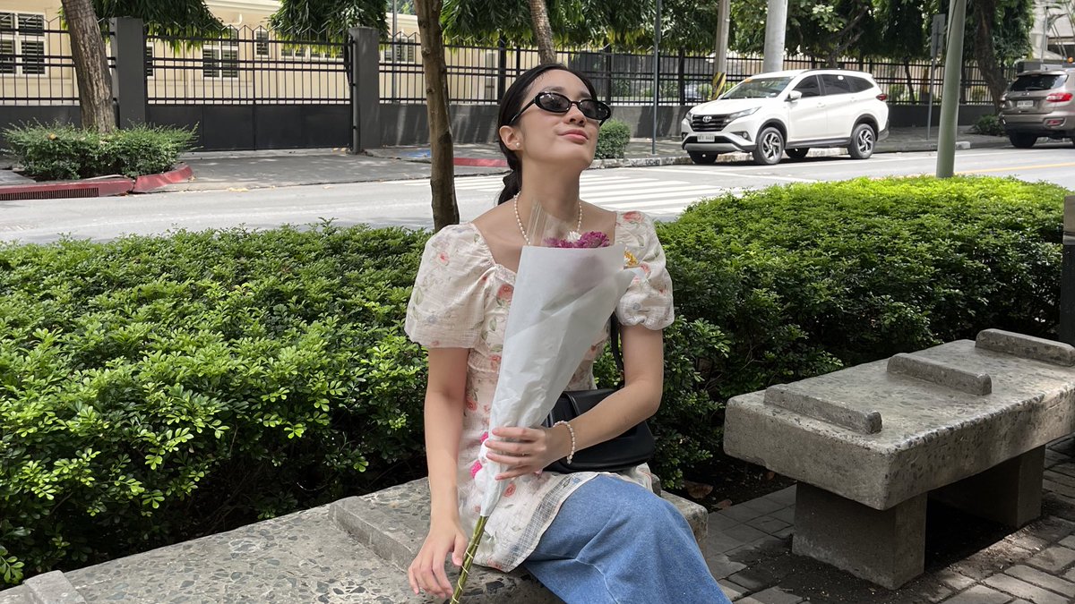 everydayirene's tweet photo. saturday 💐 https://t.co/Ibqgmn1jHJ