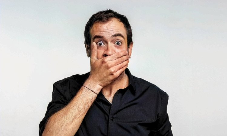 Tan ofesos que esteu alguns amb aquest senyor <a href="/joeldiazbrah/">Joel Díaz</a> i ningú li ha respost amb un acudit igual de dolent sobre la seva filla, si és que la té. No, a vosaltres us agrada més l'escandalera, dir que se l'ha de perseguir judicialment, que ha de perdre la feina, que és una