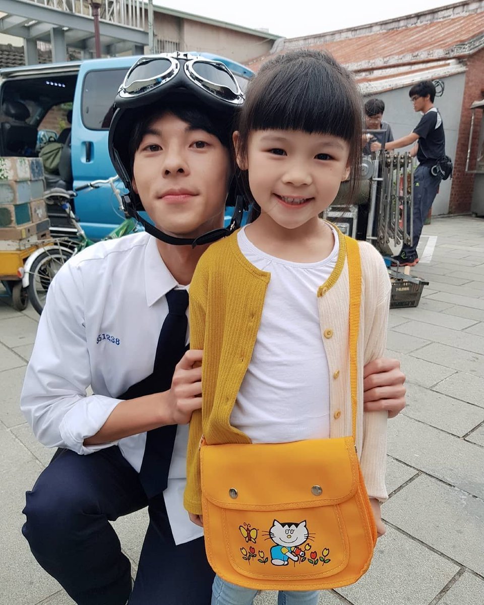 dora_HGH's tweet photo. 애기 황위쉬안이랑 찍은 사진들 보면 마음이 막 따뜻몽글해짐.•ᰔᩚ https://t.co/vCVGGcjAbA