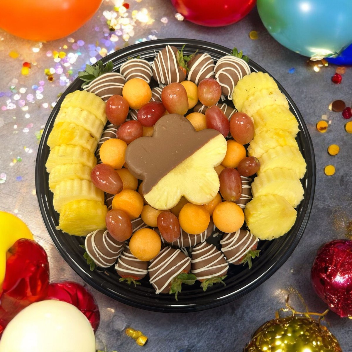 SpeachCandy's tweet image. Sometimes it’s for a party, other times it’s just because! #fruitworkz #fruittray