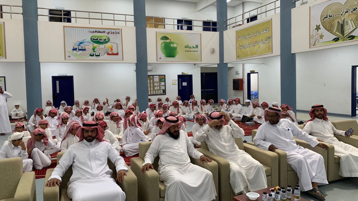 MWXY64's tweet photo. #تعليم_وادي_الدواسر 

احتفلت ثانوية الشيخ محمد بن عثيمين ممثلاً بقسم التوجية والإرشاد بالطلاب المتفوقين بالعام الماضي وتم تكريمهم بشهادات شكر وتقدير وجوائز قيمة لكل المتفوقين وقد بلغ عددهم ٢٥ طالب متفوق 

#وزارة_التعليم https://t.co/7FuvBJsq8x