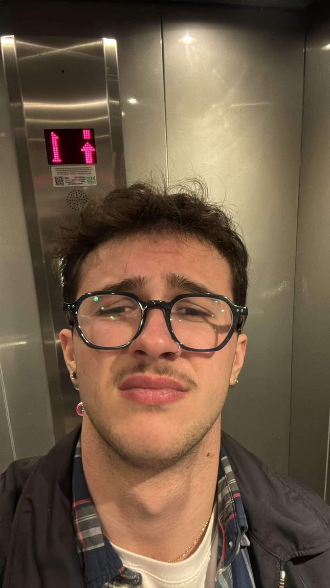 kasteel_mc's tweet image. J’ai croisé une tante que j’ai pas vu depuis des années et c’est conne m’a appelé « ma puce » alors que je ressemblais littéralement à ça