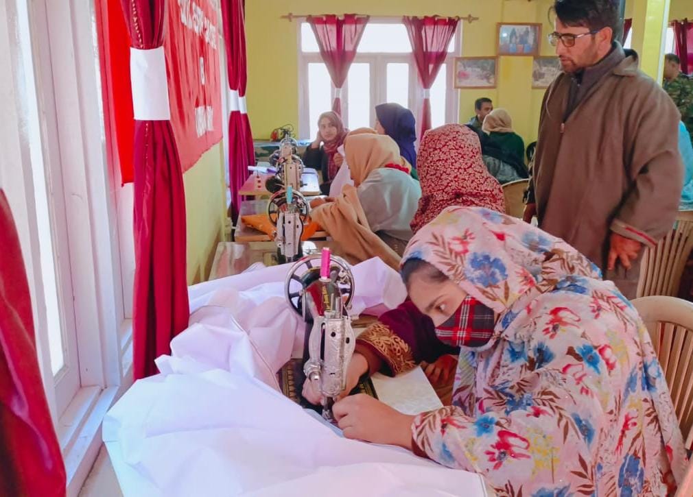 nawazuddin2841's tweet photo. Empowering young women through skills! The tailoring course for girls has kicked off at the Youth 

Centre, opening doors to self-reliance and new opportunities. Stitching dreams into reality.

#EmpowerKashmirWomen

#KashmirWomenLead

#StrengthInKashmir https://t.co/TLHZN7ek9J