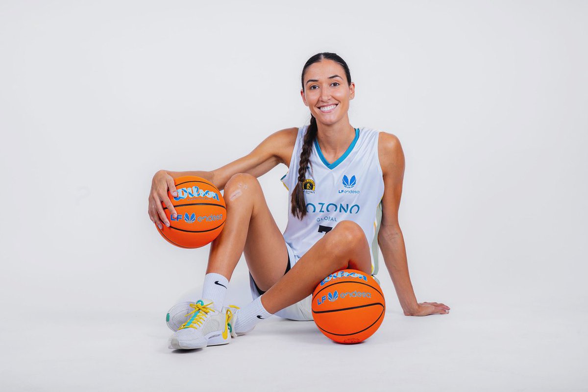 Belén Arrojo (@belenarrojo) on Twitter photo Arranca mi 12ª temporada en LF💥
Una temporada diferente, con un enorme reto al que no me había enfrentado nunca y que me pone a prueba cada día.
Seguro que merecerá la pena.
VAMOS EQUIPO <a href="/CBJairis/">Hozono Global Jairis</a> 💛🖤
#FamiliaJairis Arranca mi 12ª temporada en LF💥
Una temporada diferente, con un enorme reto al que no me había enfrentado nunca y que me pone a prueba cada día.
Seguro que merecerá la pena.
VAMOS EQUIPO <a href="/CBJairis/">Hozono Global Jairis</a> 💛🖤
#FamiliaJairis