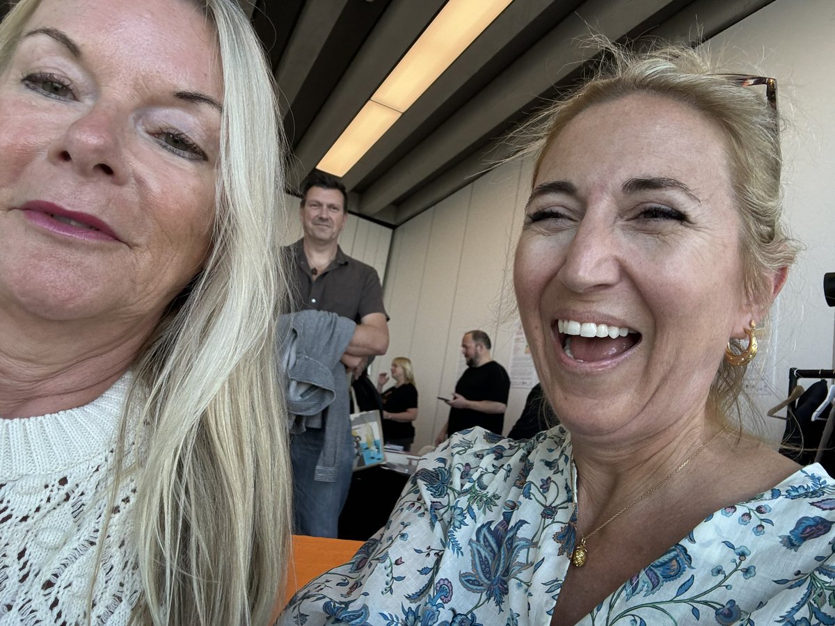 RaeRadford_'s tweet image. They do say, ‘Never meet your heroes.’
I'm glad l was lucky to meet one of mine today  @lisajewelluk today @TCMargate 
#longtimefan