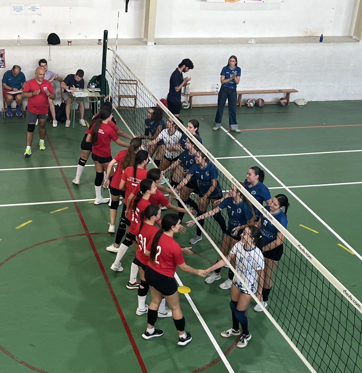 Fin de semana deportivo y benéfico.Qué orgullo. pequeños y mayores llevando los valores de  nuestro <a href="/CELosRosales/">Colegio Los Rosales</a> como seña de identidad allí donde van. Gracias <a href="/RobertoEFISICA/">RobertoE.FÍSICA @CELosRosales</a> <a href="/SamuelMonitDep/">SamuelMonitorDep. Colegio los Rosales</a> <a href="/julyy_camacho/">July</a> por hacer felices a nuestras familias una vez más.