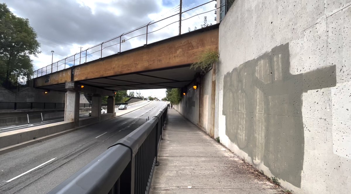 jamespmcleod's tweet photo. Through its response to graffiti, the City of Toronto is declaring that *this* looks better than graffiti. Personally, I disagree. But I am humble. 

So with humility I tried to find the beauty in these grey blobs. That's what https://t.co/qb1oSa5IC1 is about.

3/ https://t.co/vgpu8EGYdu