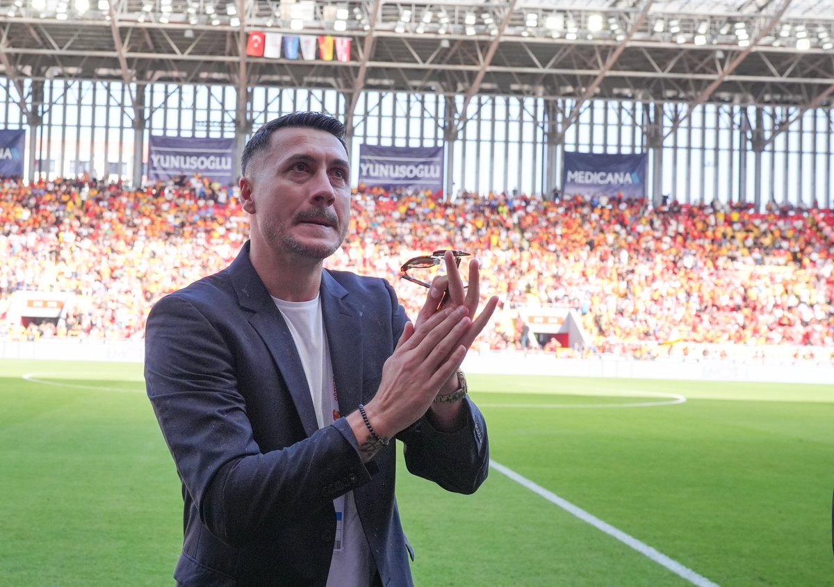 OrcunAkten's tweet photo. 📸Adis Jahovic'in Göztepe kariyeri

🏟️ 104 MAÇ
⚽️ 46 GOL
🅰️ 14 ASİST https://t.co/MPhgFfJWmC