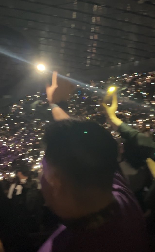 ryjnicart's tweet photo. It was v memorable😭, trying to stop myself from crying talaga throughout the whole con bc I loved her ever since :(

pero yung mga record ng record sa sarili nila na may flash, PLEASE NMN ANO B YANG UGALI NAYAN, lahat ng songs kasama ako sa .5 nila or whatever #GUTSinManila https://t.co/X7S2KSISXN