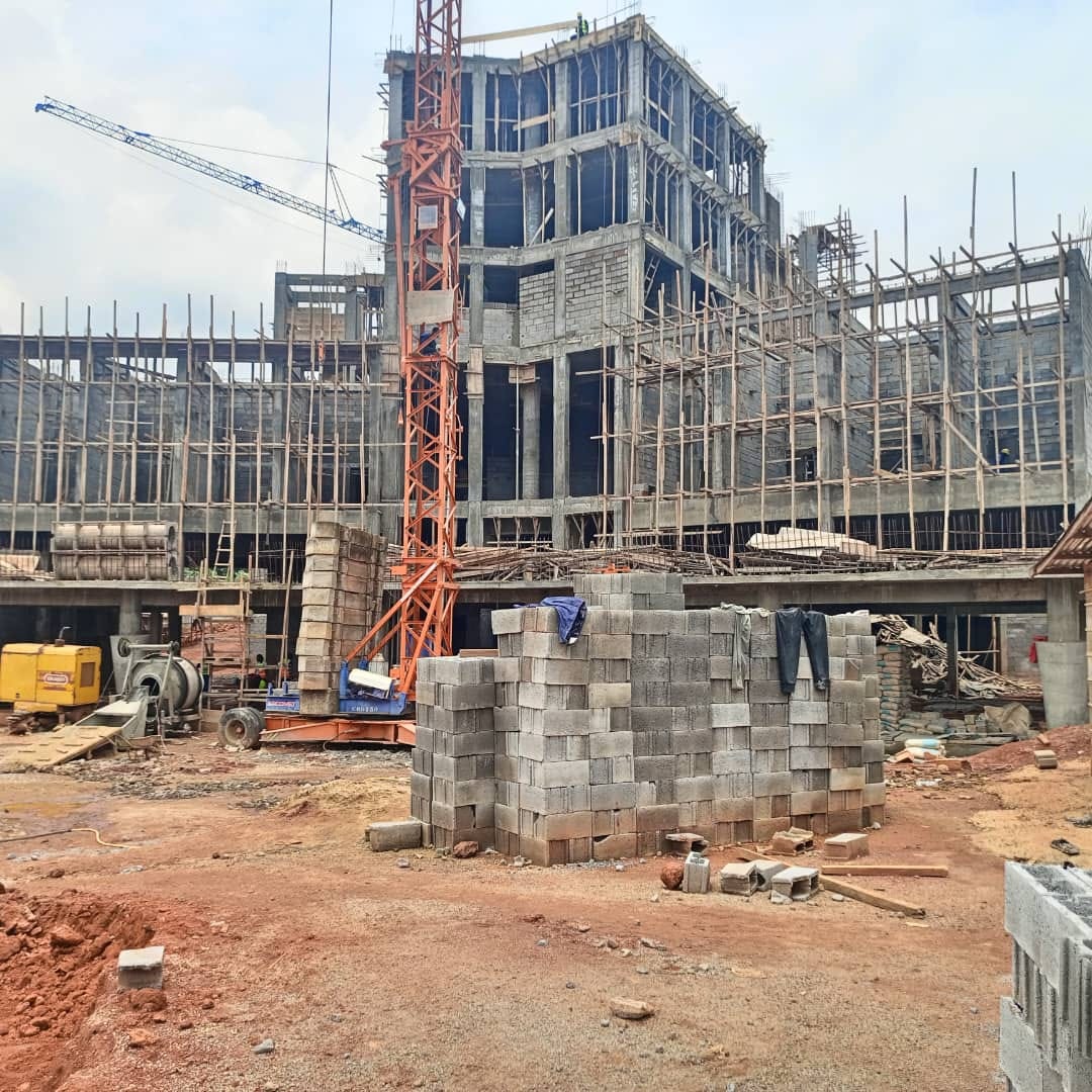 date_africa's tweet photo. 🇨🇲Cameroun : Quelques images de l'état d'avancement des travaux de l'hôtel de ville de la Commune d'Arrondissement de Yaoundé 5 sis à Nkolmesseng.
#utdankolmesseng #utdainfo #utdacameroun #utdayaoundé #utdayaoundé5 https://t.co/GvQKhh2Cdz