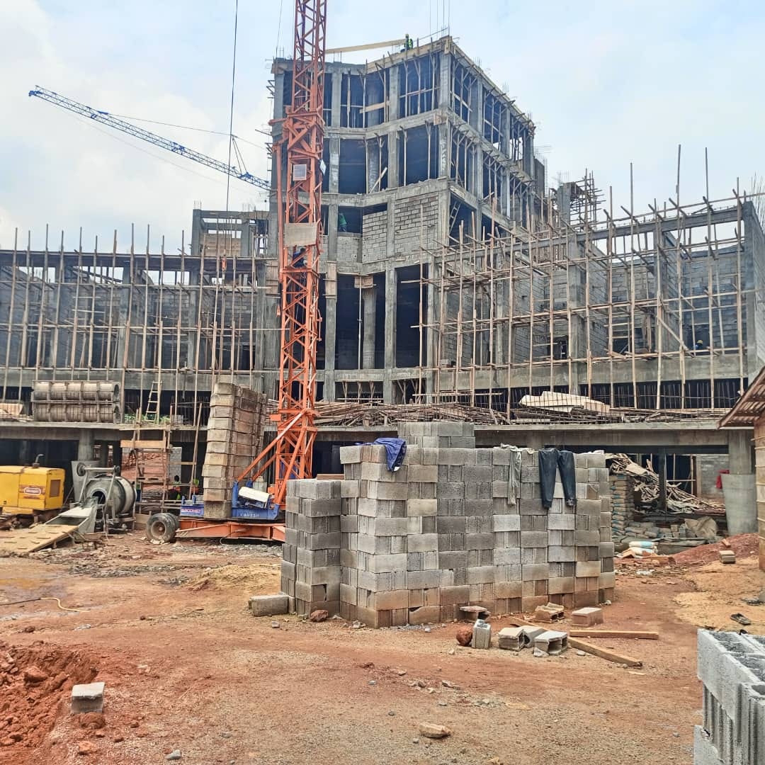date_africa's tweet photo. 🇨🇲Cameroun : Quelques images de l'état d'avancement des travaux de l'hôtel de ville de la Commune d'Arrondissement de Yaoundé 5 sis à Nkolmesseng.
#utdankolmesseng #utdainfo #utdacameroun #utdayaoundé #utdayaoundé5 https://t.co/GvQKhh2Cdz