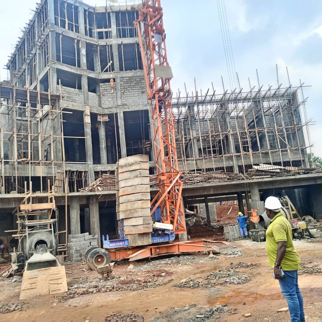 date_africa's tweet photo. 🇨🇲Cameroun : Quelques images de l'état d'avancement des travaux de l'hôtel de ville de la Commune d'Arrondissement de Yaoundé 5 sis à Nkolmesseng.
#utdankolmesseng #utdainfo #utdacameroun #utdayaoundé #utdayaoundé5 https://t.co/GvQKhh2Cdz