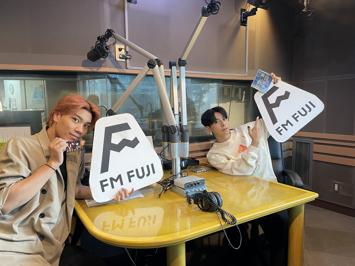 owv_official's tweet photo. このあと 23:00〜
FM FUJI
「#OWV #佐野文哉 Saturday Summit」
放送がございます🦕💨💨💨

今週はゲストに #LILLEAGUE の
 #岩城星那さん をお迎えいたします💙
 
爆走後はトークでぶん回します🏃‍♂️

お聴き逃しなく✅
🔗 https://t.co/wZA2pvRQAg 

@jocvfm 
#佐野文哉 #サノサミ
#OWV_Frontier 🌅
#王舞学園 #王舞祭2024