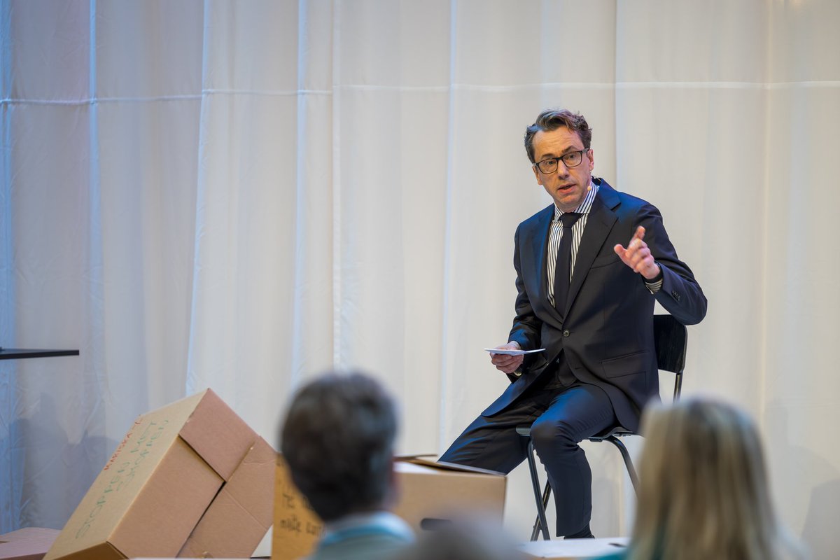 Joris_Timmerman's tweet photo. Moderating a Strategy Event with the top 150 of the Dutch Tax Authorities.🎤

Interviewing the board together with my colleague Marleen.👍 https://t.co/YYRXNbTsdu