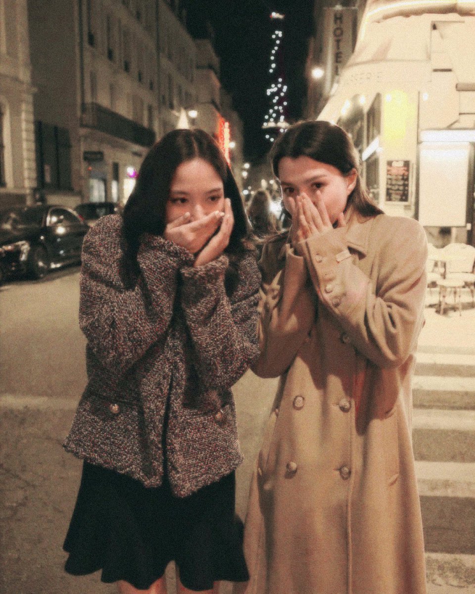 piyo_shirley's tweet photo. 🧚🏻‍♀️: I think Paris is so Romantic, couple everywhere 

#ฟรีนเบค #FreenBecky 
#srchafreen #beckysangels https://t.co/HahbRqKVSj