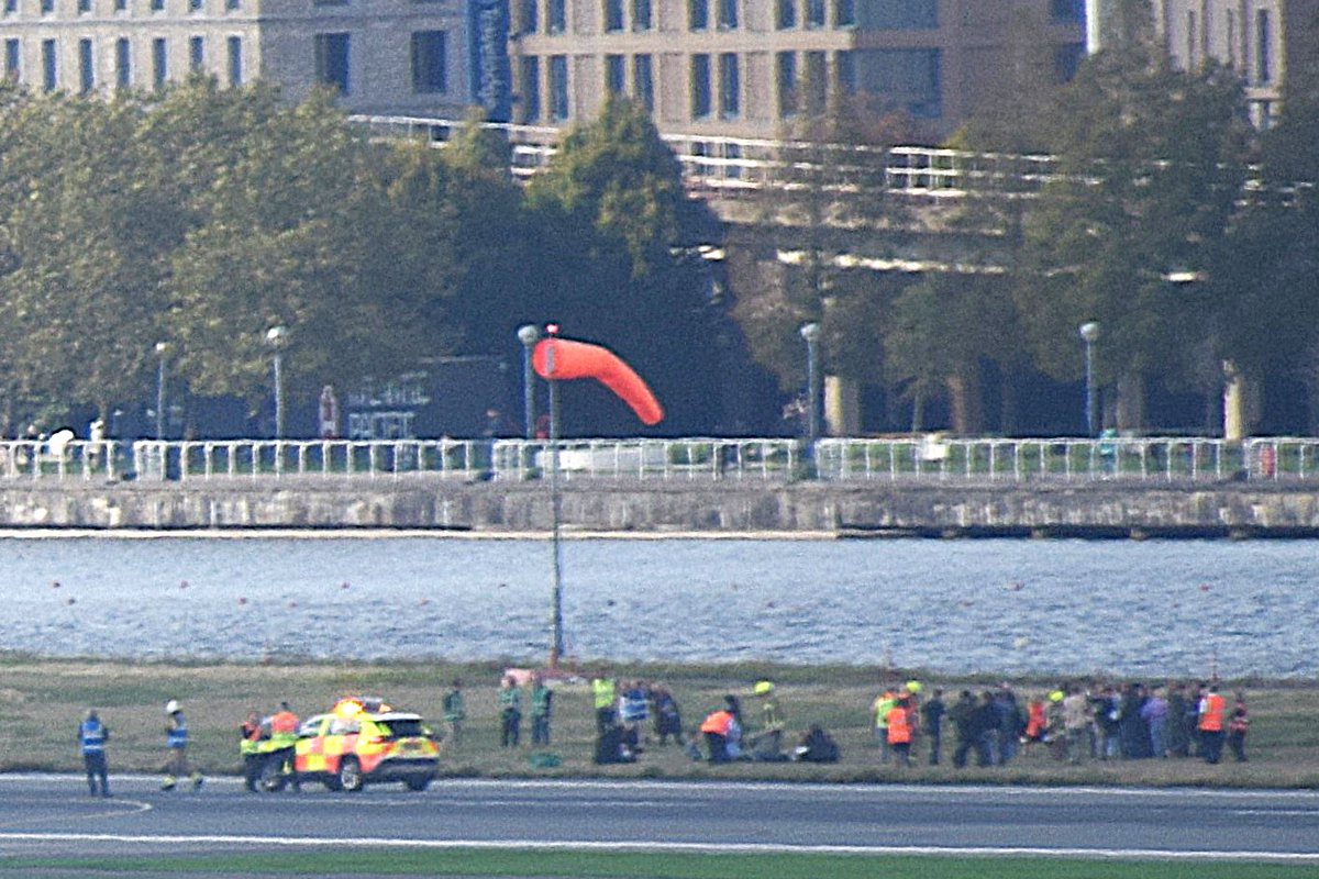 AJBC_1's tweet image. Emergency response exercise at #LCY this afternoon. 

#Aviation #EmergencyExercise #PracticeMakesPerfect
#dlr_blog #avgeek