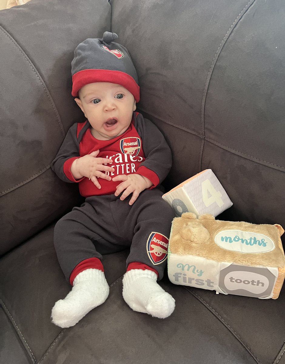 SpiroKasimis's tweet photo. Hopefully celebrating 4 months as an @Arsenal fan with a W! #MyPLMornings  #Gunners @PLinUSA @premierleague https://t.co/8FT45gVuht