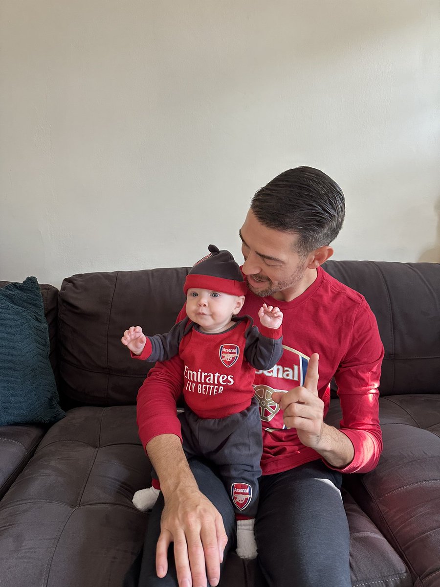 SpiroKasimis's tweet photo. Hopefully celebrating 4 months as an @Arsenal fan with a W! #MyPLMornings  #Gunners @PLinUSA @premierleague https://t.co/8FT45gVuht