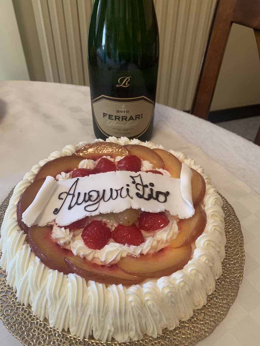 Guatte77's tweet photo. Happy birthday to me #5ottobre @FerrariTrento 😁🍾 https://t.co/ffScVdYqKh