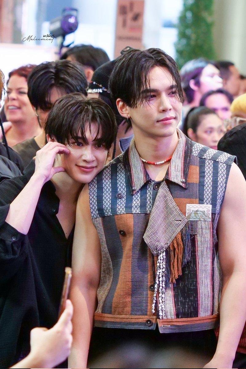 maliimint's tweet photo. แบ่งมัมหมีบ้างได้มุ๊ยยู๊ก 🤫
PAINKILLER2024 X MAXNAT
#mmaxmax #natasitt #MaxMat
#PAINKILLERxDMD #BIFW2024
#SiamParagonBIFW2024 https://t.co/yY2e4nwLNq