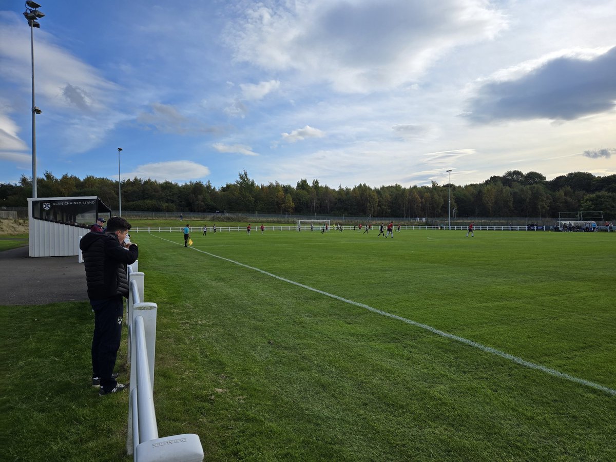 mrlaycock's tweet photo. Showing @Aces_Are_Rare the joys of our local team @EdinburghUniAFC v @DunbarUtd https://t.co/UiOEvzt8uX