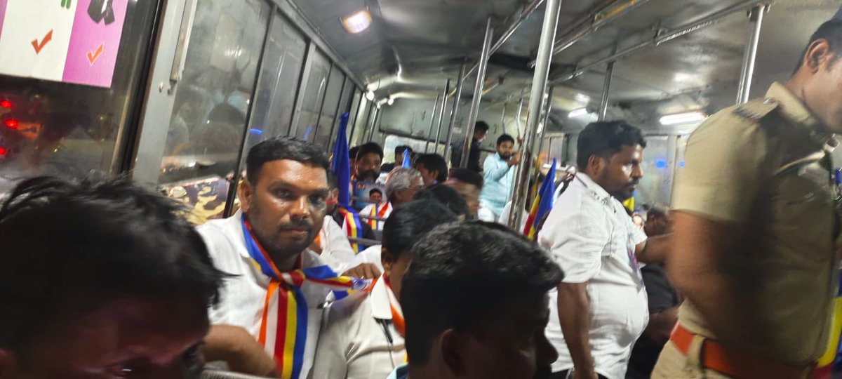 Jeyshankark's tweet photo. அண்ணன் ஆம்ஸ்ட்ராங் அவர்களின் 90 வது நாள் நினைவு அமைதி பேரணி நடத்த அனுமதி மறுக்கப்பட்டது. 

அதனை அடுத்து ஒட்டு மொத்த பவுத்த பிக்குகள் வழக்கறிஞர்கள் பகுஜன் தொண்டர்களை கைது செய்கிறது தமிழக காவல் துறை. 

பவுத்த பிக்குகளை கைது செய்வது இதுவே முதல்முறை. 

பவுத்த மத நிகழ்வுகளுக்கு அனுமதி மறுத்து கைது செய்வதை பார்த்தால்,  அண்ணன் ஆம்ஸ்ட்ராங் அவர்களின் படுகொலையில் ஆளும் கட்சியும் துனையும் உள்ளதா என்ற கேளவி எழுகிறது.

பெரம்பூர் மந்திரியை காவல்துறை விசாரனை வளையத்திற்குள் கொண்டு வருமா?.

இந்திய அரசியல் சட்டம் உள்ளவரை நாங்கள் ஒருவரையும் விடமாட்டோம்.

எங்கள் தேசிய தலைவர் @Mayawati  கூறியது போல் ஆளும் கட்சிக்கு அண்ணன் ஆம்ஸ்ட்ராங் படுகொலையில் சம்பந்தம் இல்லை என்றால் வழக்கை @CBItweets @CBIHeadquarters மாற்று. 

@CMOTamilnadu @mkstalin @tnpoliceoffl @NCSC_GoI @HMOIndia @HRC4India @SupremeCourtIND @madrasbench @chennaipolice_ 
#BreakingNews #JusticeForArmstrong #Tamilnadu #CMHelpline