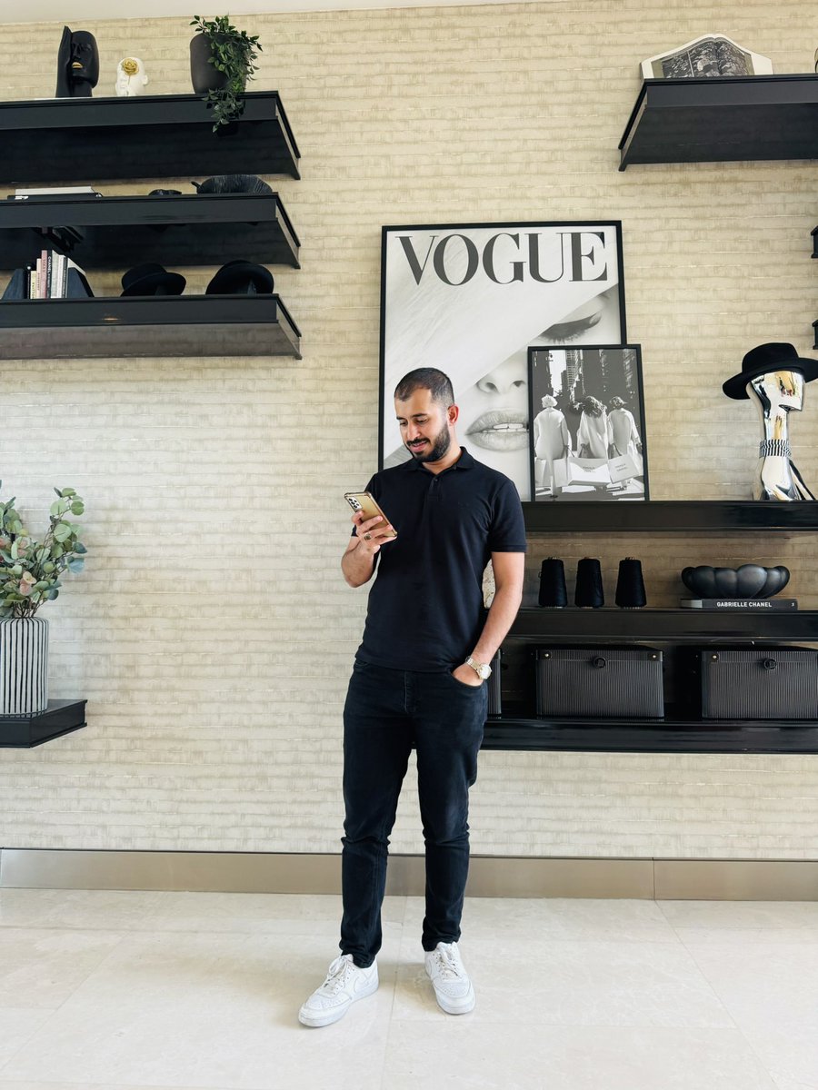 Hasnaat_80's tweet photo. ♠️

#dubairealestate #dubai #black #outfit https://t.co/tlAtKJShgk