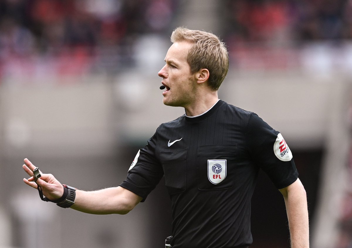 TurfCastPodcast's tweet photo. Worst referee at the Turf for a VERY long time. 

#twitterclarets https://t.co/PXiTmZxQ0I