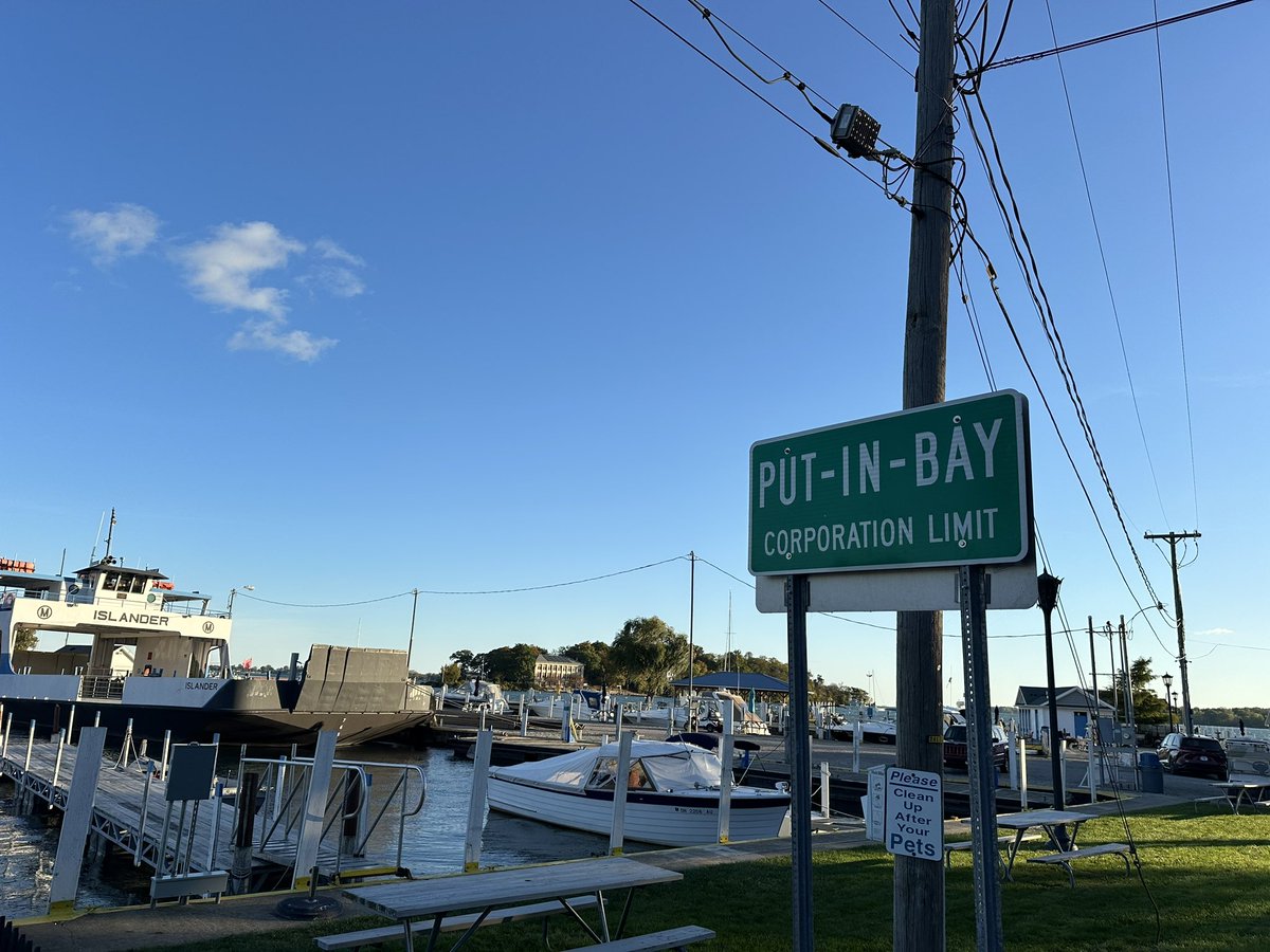 dawgpndgirl's tweet photo. Put-In-Bay in the fall > Put-In-Bay in the summer. Even with a snake in the pool 🐍 ⛴️ ☀️ 

#lakeerielove #putinbay #bayshore @MILLERBOATLINE @LakeErieLocals https://t.co/TwKmxWFWvb