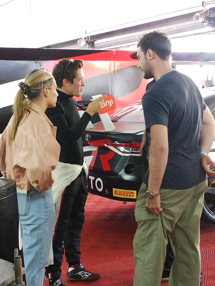 Con <a href="/sachafenestraz/">Sacha Fenestraz</a>