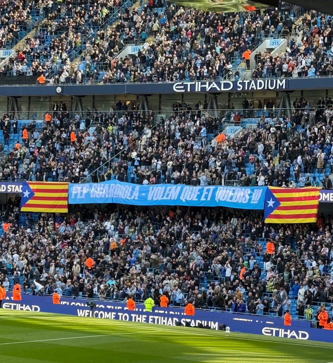 👁️ Esta es la pancarta que ha mostrado la afición <a href="/ManCity/">Manchester City</a> para conseguir que <a href="/PepTeam/">PepTeam</a> se quede

📻 #PartidazoCOPE
