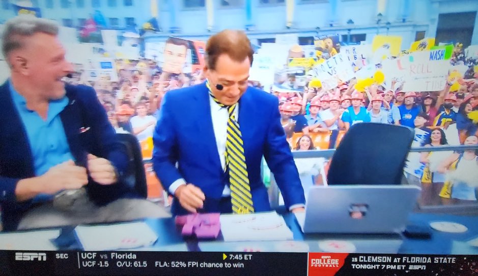 Wow, Nick Saban just changed his red tie to a WVU tie in support of the Mountaineers. Love to see it. #HailWV