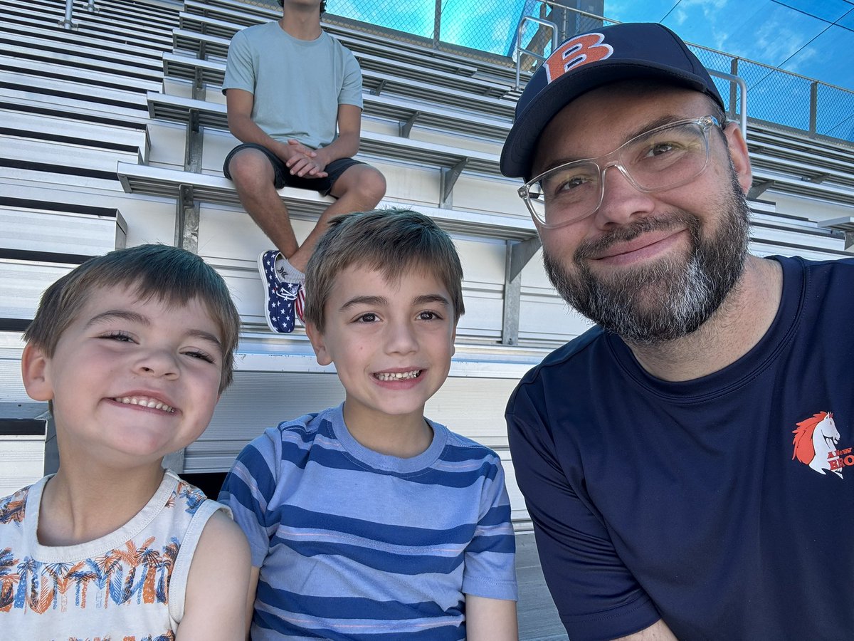 Travis Weissler (@tweissler1) on Twitter photo Saturday morning Water Polo with the boys! Saturday morning Water Polo with the boys!