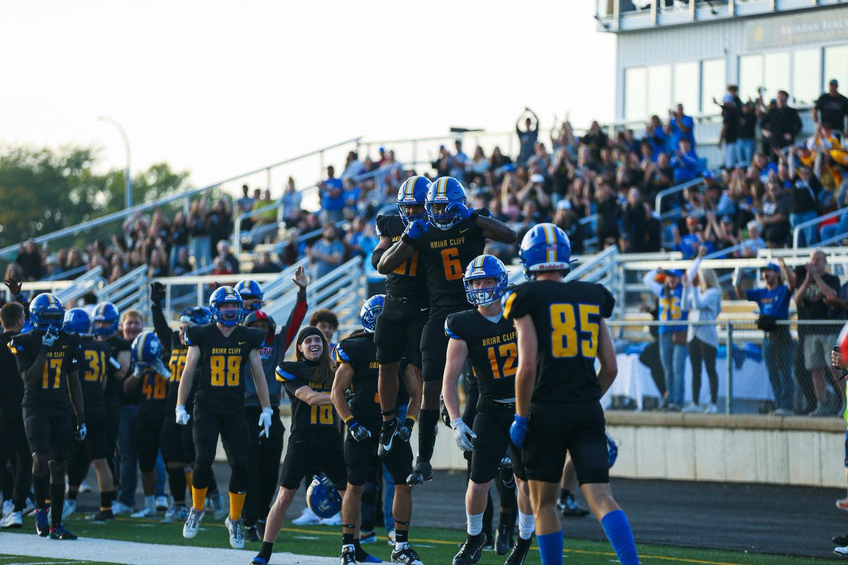 “You know I mean business when I’m in all black” - Plies ⚫️🟡🔵

See you tonight! 6:30 PM. Memorial Field