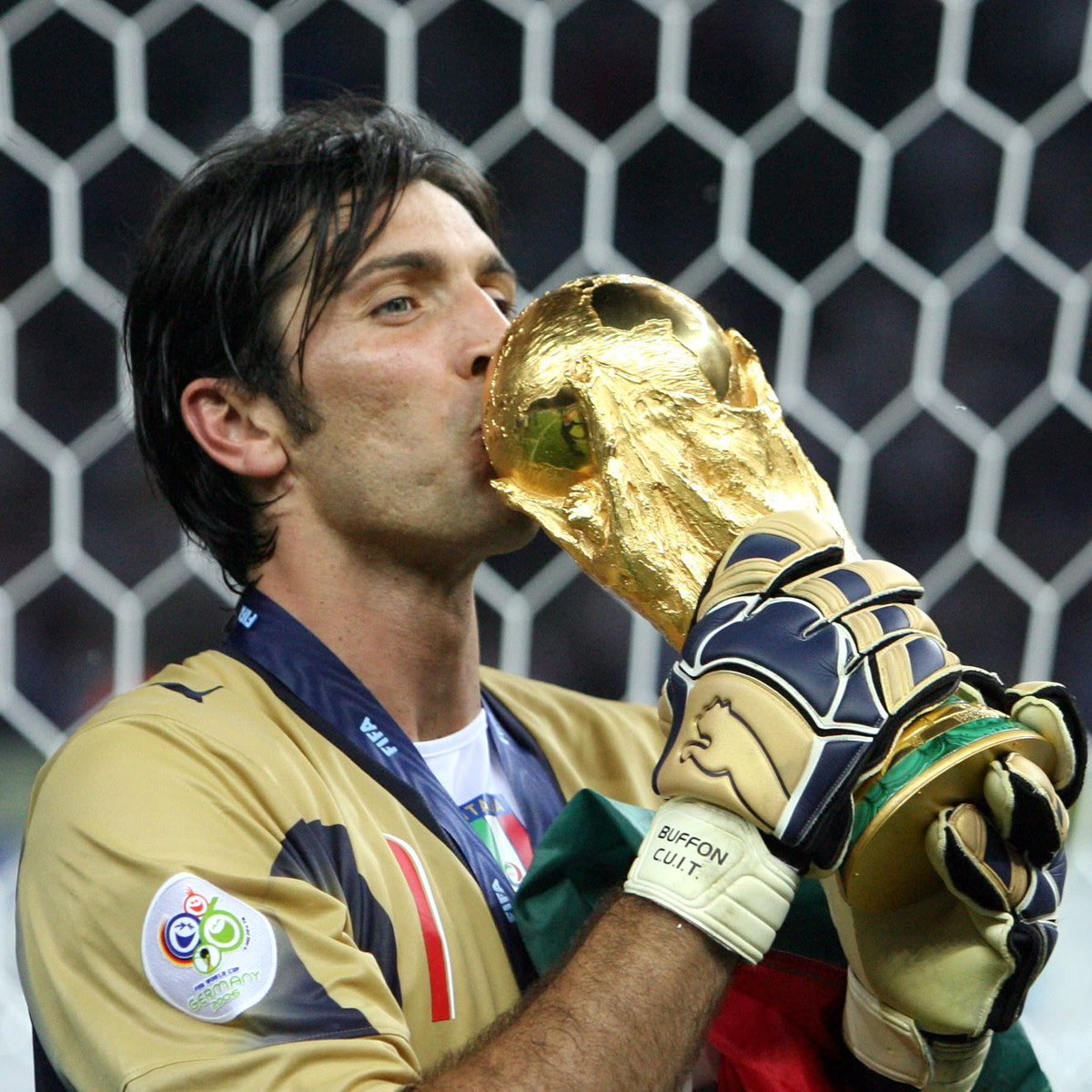 🍷 Gianluigi Buffon was chosen as 'The Best Goalkeeper of all time' by a committee consisting of 18 goalkeepers including Manuel Neuer, Júlio César and Peter Schmeichel. 🧤

Do you agree with that decision? 🐐