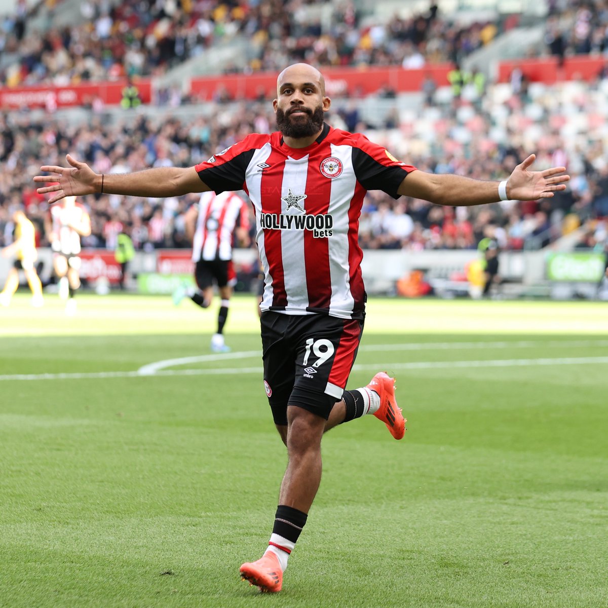 Premier League (@premierleague) on Twitter photo What is going on at <a href="/BrentfordFC/">Brentford FC</a>?! 😅
🐝⚽️ 2' Collins (1-0)
🐺⚽️ 4' Cunha (1-1)
🐝⚽️ 20' Mbeumo (2-1)
🐺⚽️ 26' Strand Larsen (2-2)
🐝⚽️ 28' Norgaard (3-2)
#BREWOL What is going on at <a href="/BrentfordFC/">Brentford FC</a>?! 😅
🐝⚽️ 2' Collins (1-0)
🐺⚽️ 4' Cunha (1-1)
🐝⚽️ 20' Mbeumo (2-1)
🐺⚽️ 26' Strand Larsen (2-2)
🐝⚽️ 28' Norgaard (3-2)
#BREWOL