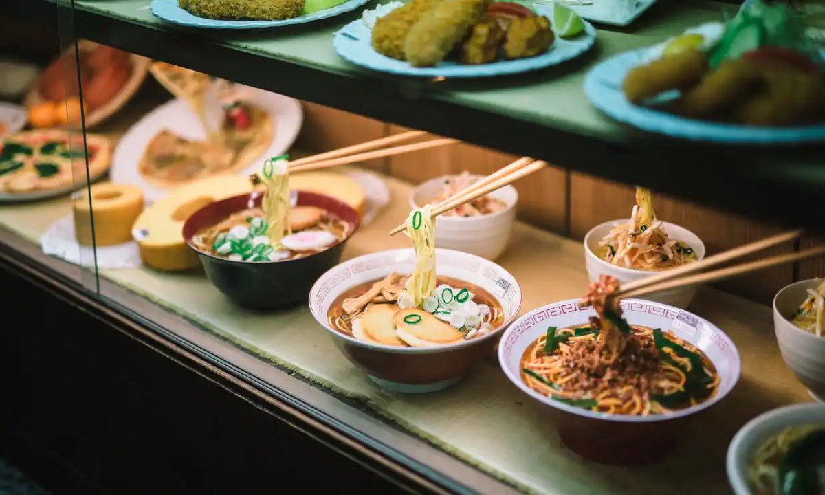 sakura_table's tweet image. The parallel universe in question is the Japanese restaurant window – a place that has long gleamed with astonishing displays of impossibly realistic replica dishes, or shokuhin sanpuru, designed to lure customers inside. 
#replicaJapanesefood