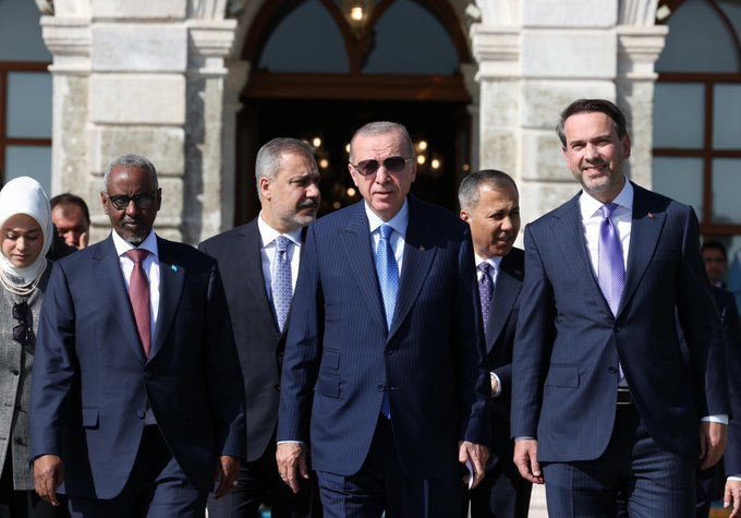 AbdirizakOm's tweet photo. Today is a monumental day for 🇹🇷&amp;🇸🇴as Oruc Reis Seismic research ship embarked from Istanbul to Mogadishu to conduct 3D Seismic on offshore Somalia. I am Very grateful to participate in the farewell ceremony with H.E president @RTErdogan and H.E Minister @aBayraktar1. https://t.co/NRYnIKPwcB