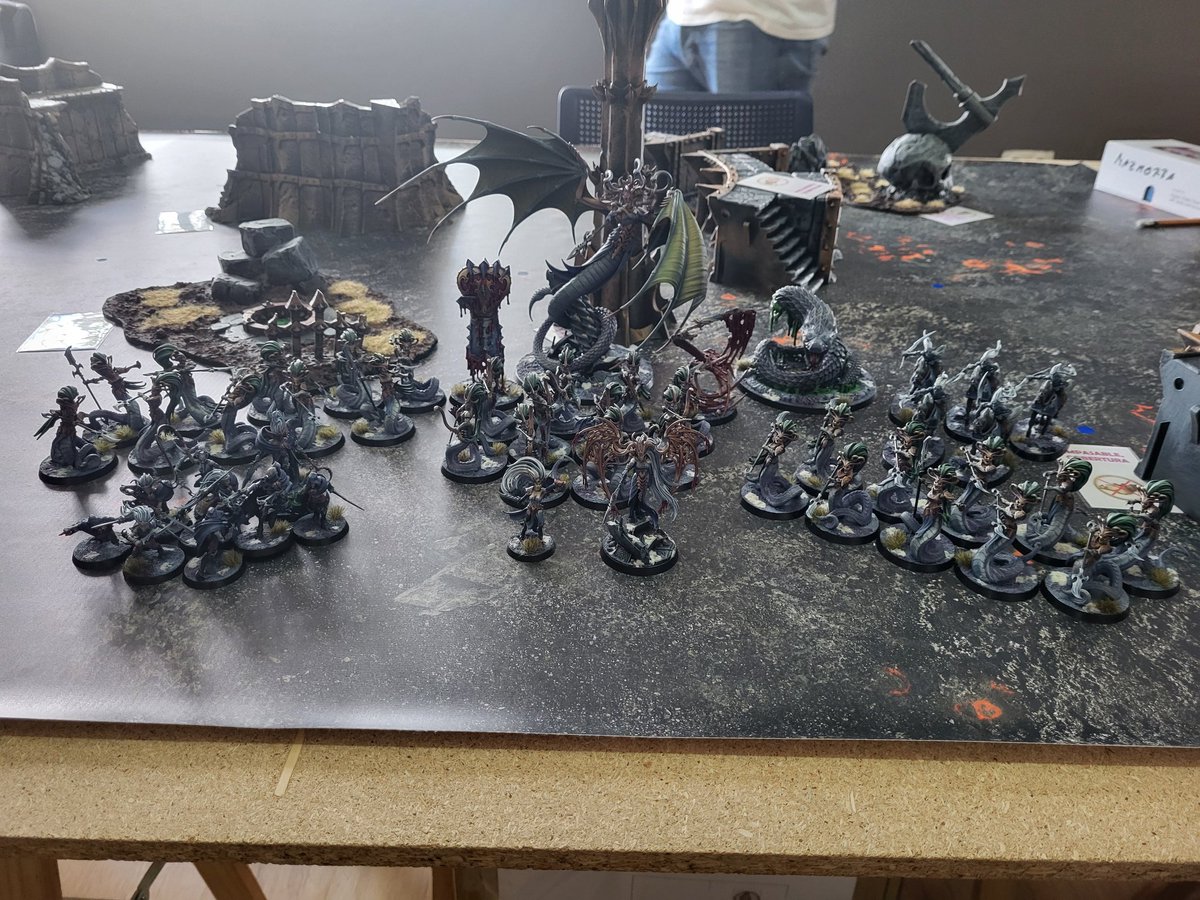 #IIGTSEVILLA first 2 games with victory vs skavens and defeat vs Nighthaunt... let's go for more...