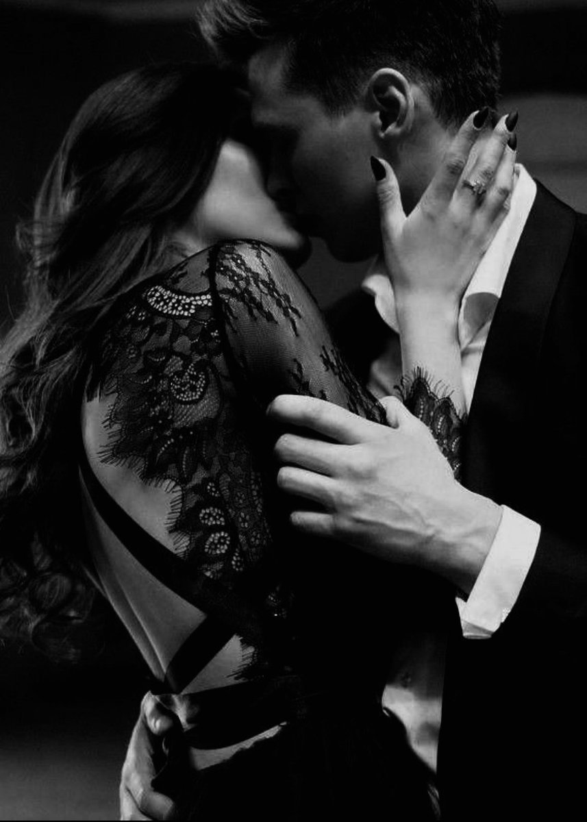 AmandaJK_'s tweet image. Hidden in dark corners
Stolen kisses
Forbidden embrace 
Too many #interrupt
Can’t get caught 
Ever .  .  . 

#15WordPoet 
Image - Pinterest
