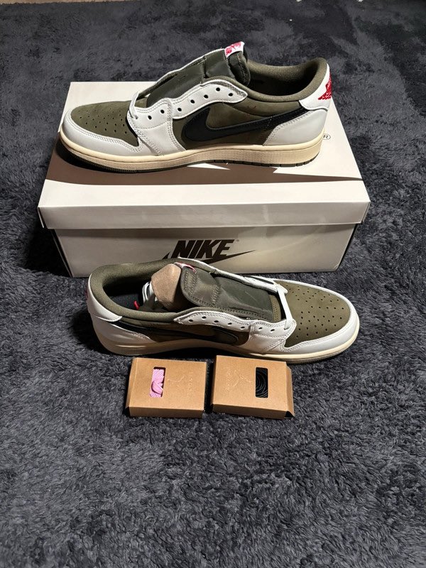 Va voir cet article Jordan x Travis Scott à 550,00 € sur #Vinted vinted.fr/items/51586571…