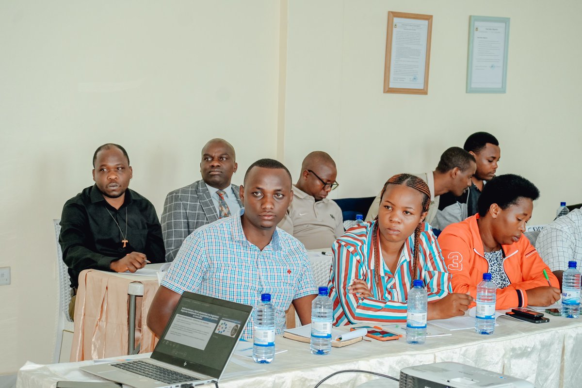 A two-day training for 506 sector and district education officials from across the country is underway, focusing on improving foundational literacy in Kinyarwanda. The training emphasizes resource management and school support to strengthen literacy skills.
#LiteracyMatters