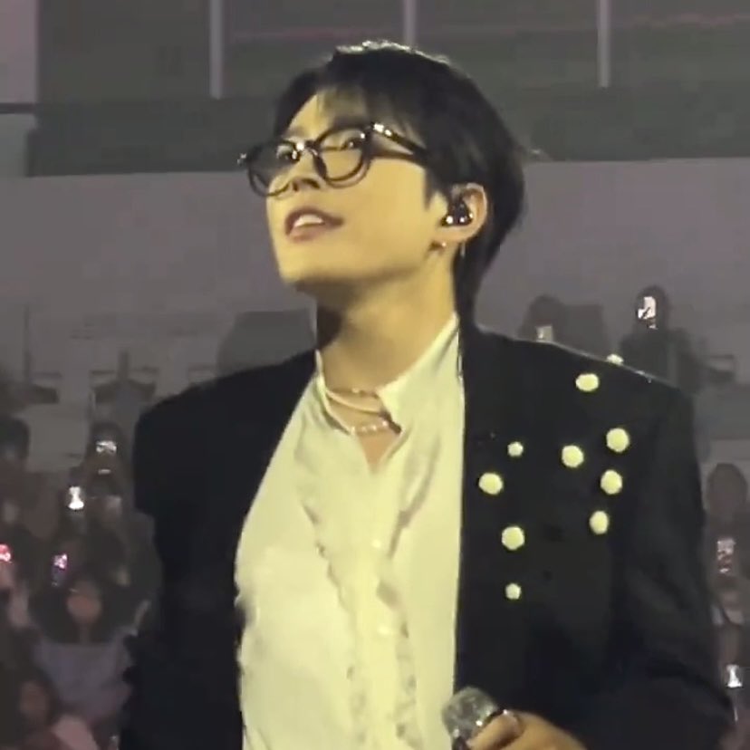 1107wrld's tweet photo. hongjoong in glasses >> https://t.co/zWbuENttmf