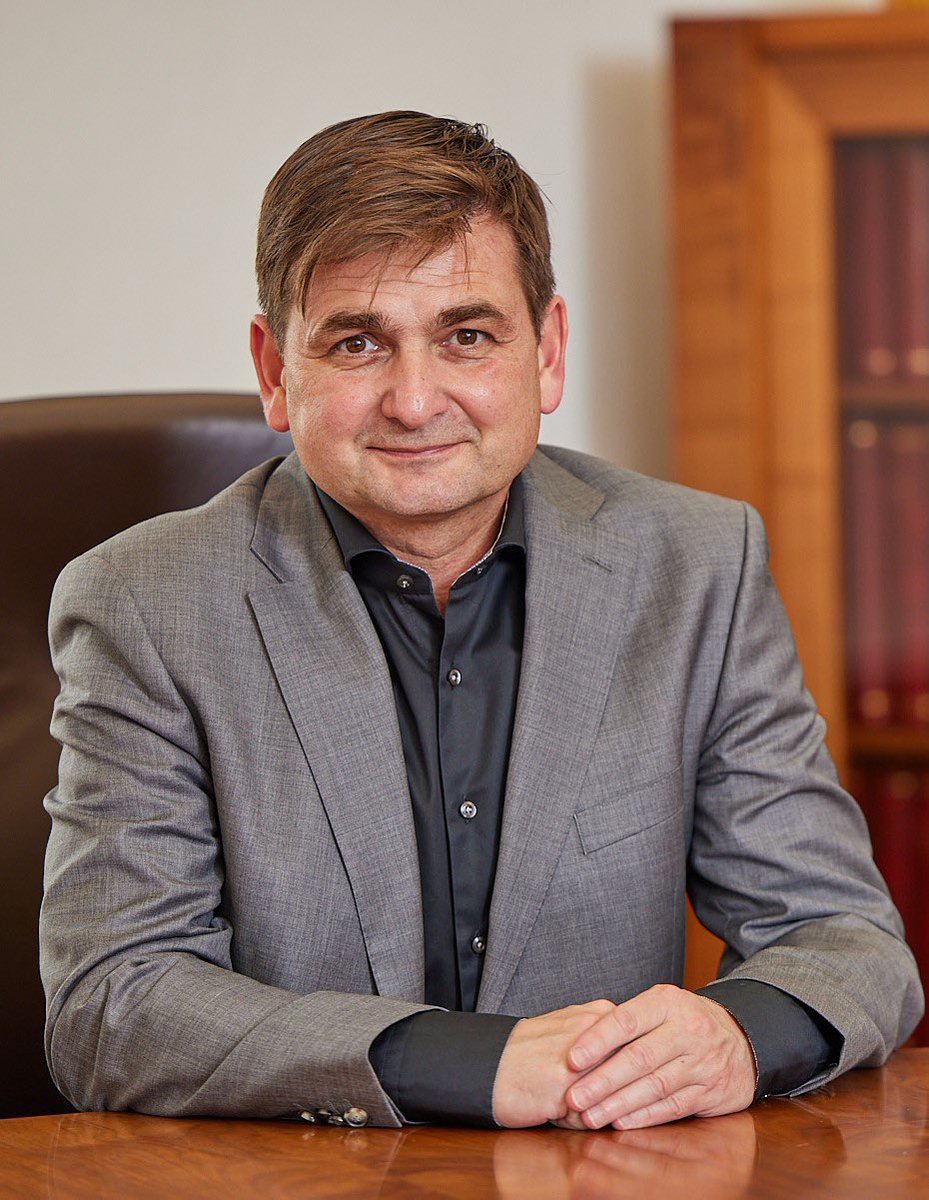 🗳️📄Doposud jsem zveřejňované informace k průběhu povolebního vyjednávání mezi Hnutím ANO a Silnými lídry pro kraj nekomentoval. Ale nyní bych pár skutečností rád zmínil. 
💁‍♂️Stejně jako k vedení kraje v době, kdy jsem jej řídil, jsem přistoupil i k povolebním vyjednáváním. Tedy