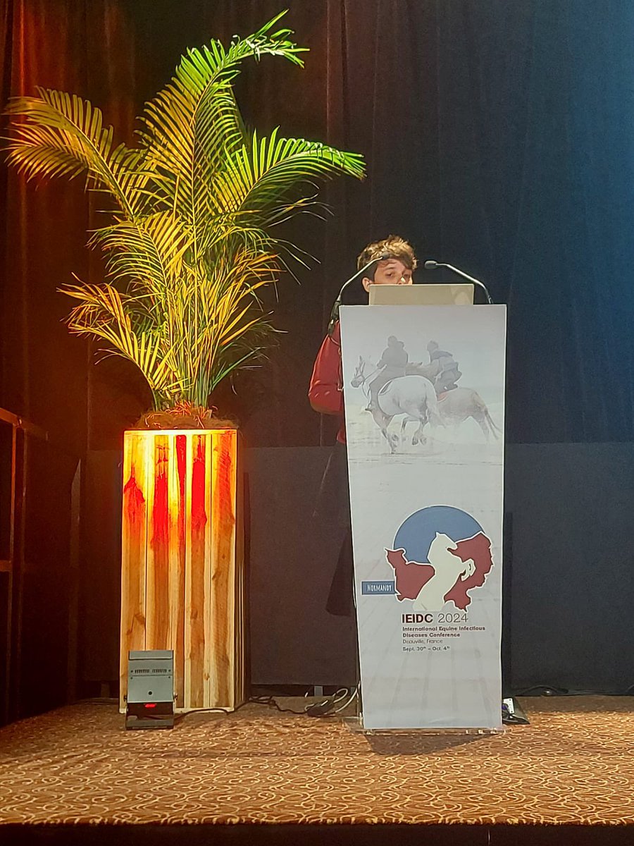 Hnorthcote3's tweet photo. Great fun presenting my work at the #IEIDC this week! Next time I might bring a step stool 😂 Also met lots of wonderful people, including @MartinKNielsen - thank you for introducing me to lots of awesome equine parasitologists #Aperfoliata #WormLove #ExtracellularVesicles🪱 🫧 https://t.co/uTDDNFmHK4