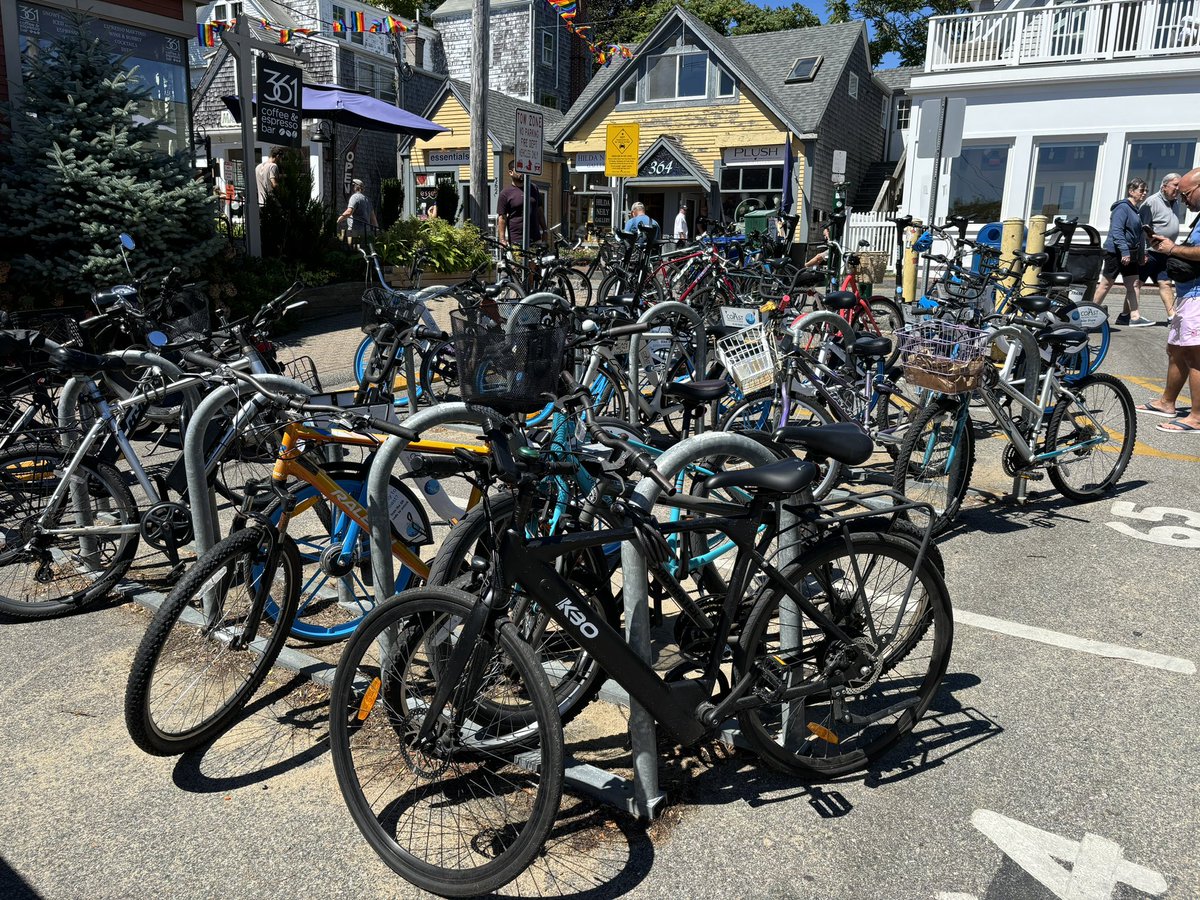 CommonNotMiddle's tweet image. Yes to more parking lots: bicycle lots. Provincetown hasn&apos;t kept up with the demand for a place to properly rest one&apos;s bike along Commercial Street